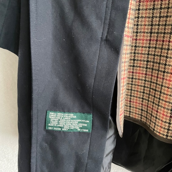 Lauren Ralph Lauren trench coat with removable inner liner. - Picture 5 of 10